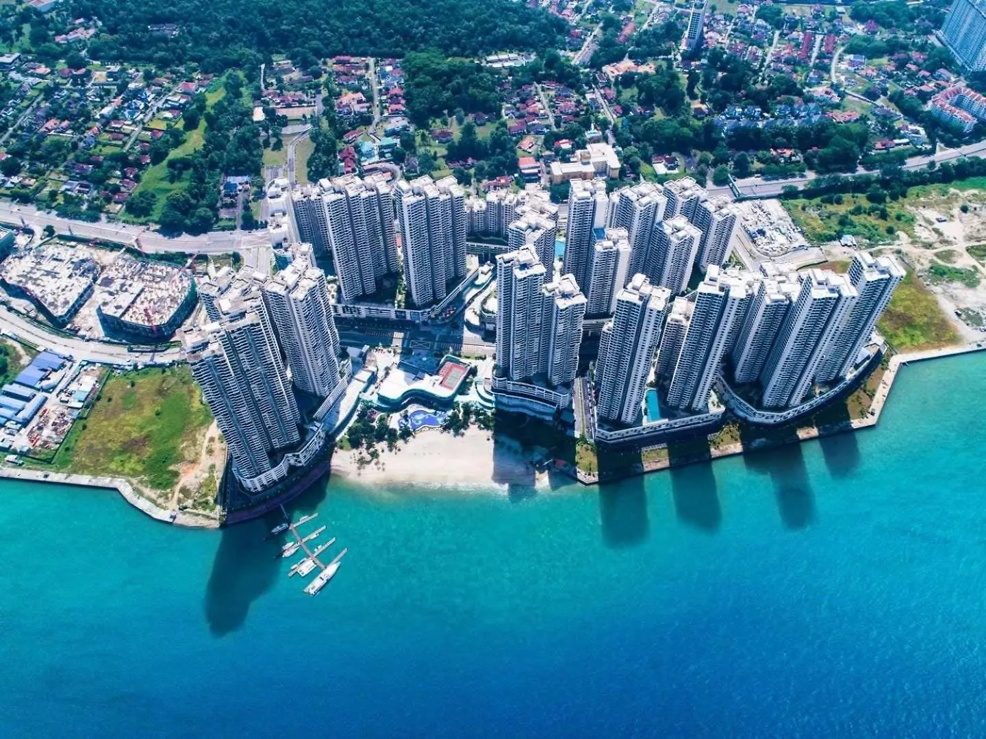 Apartment Wind Serenity At Country Garden Danga Bay With 2Carparks Foc Netflix Access And Youtube Premium 3Beds3Bath For 6-13Pax By Minshuku Johor Bahru