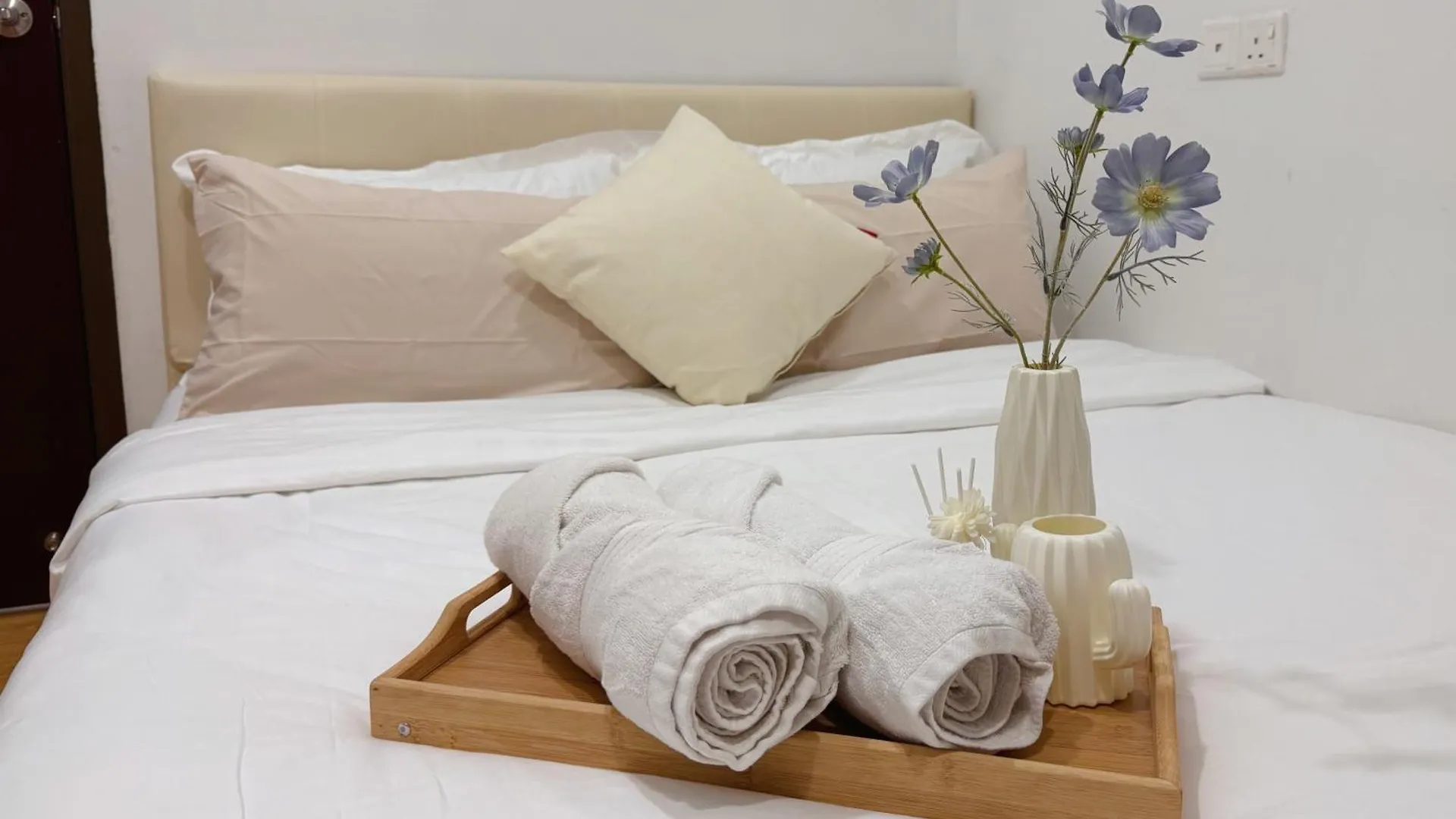 Wind Serenity At Country Garden Danga Bay With 2Carparks Foc Netflix Access And Youtube Premium 3Beds3Bath For 6-13Pax By Minshuku Johor Bahru 0*,