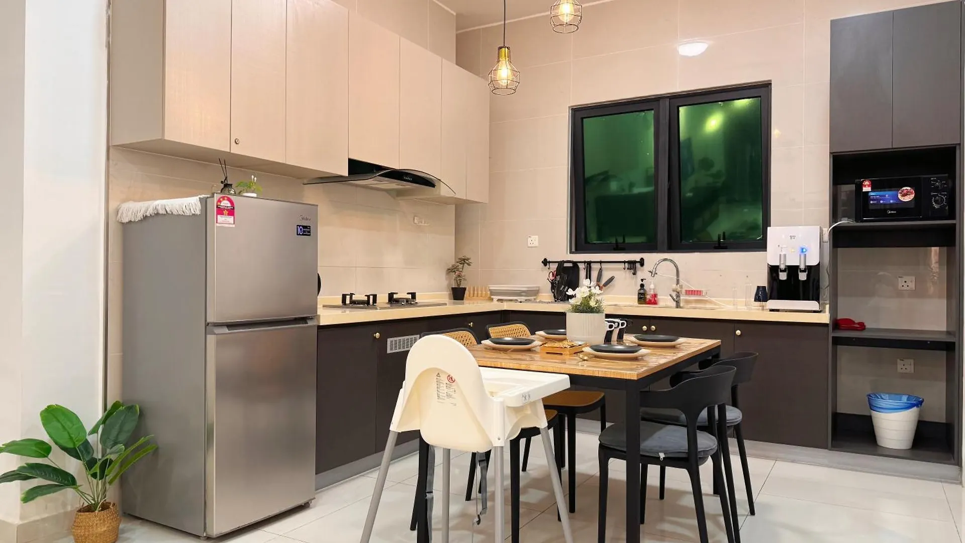 Wind Serenity At Country Garden Danga Bay With 2Carparks Foc Netflix Access And Youtube Premium 3Beds3Bath For 6-13Pax By Minshuku Johor Bahru 0*,  Malaysia