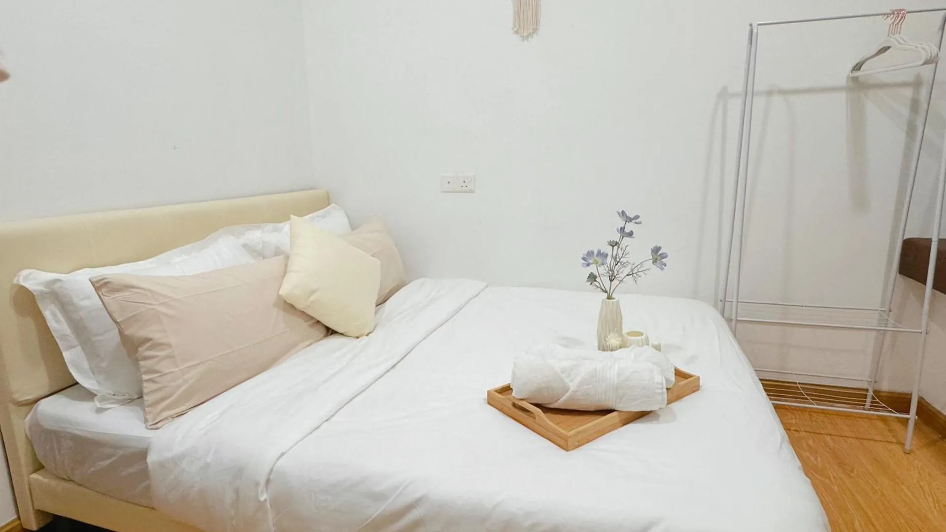 Apartment Wind Serenity At Country Garden Danga Bay With 2Carparks Foc Netflix Access And Youtube Premium 3Beds3Bath For 6-13Pax By Minshuku Johor Bahru