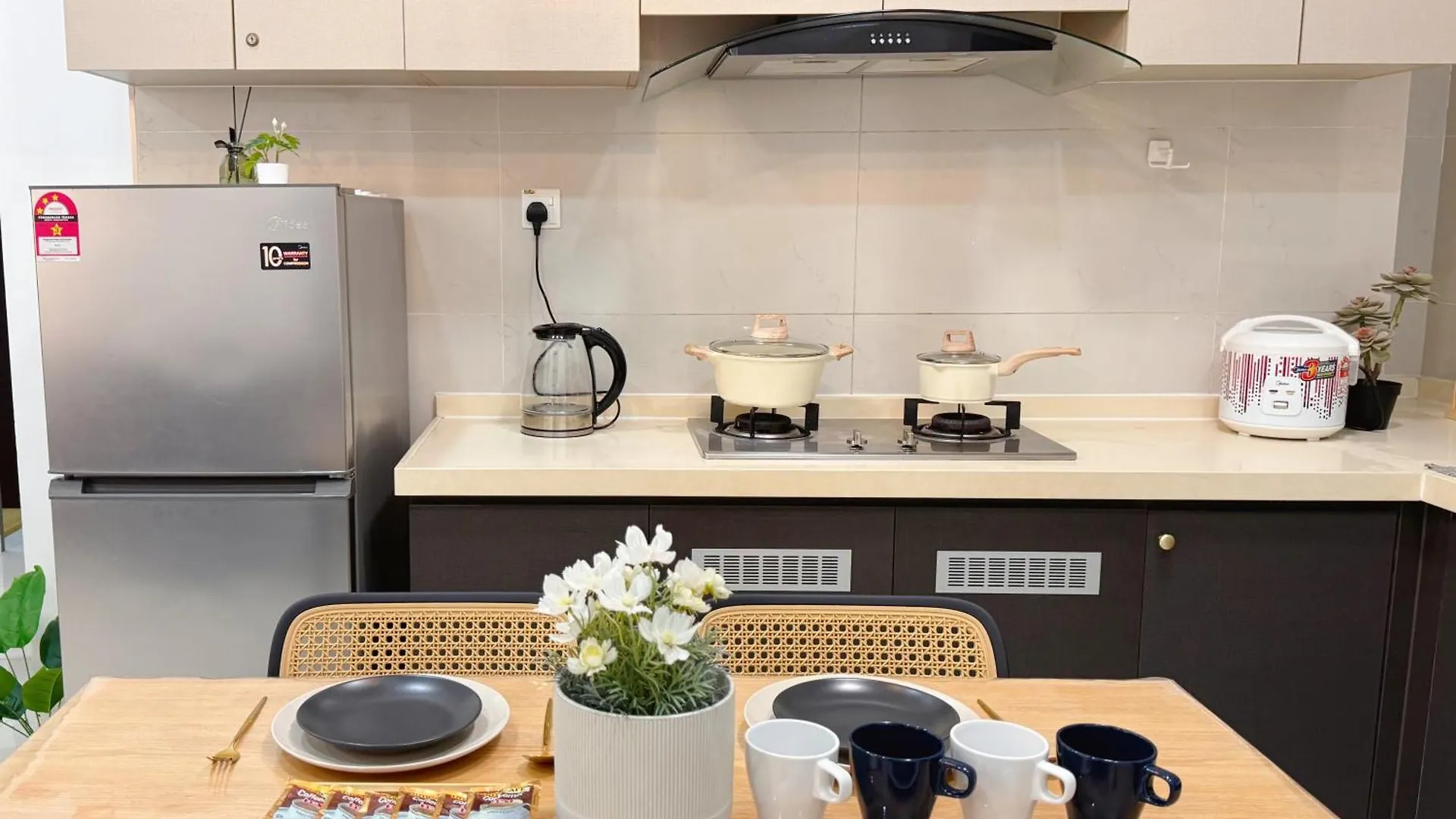 Apartment Wind Serenity At Country Garden Danga Bay With 2Carparks Foc Netflix Access And Youtube Premium 3Beds3Bath For 6-13Pax By Minshuku Johor Bahru Malaysia